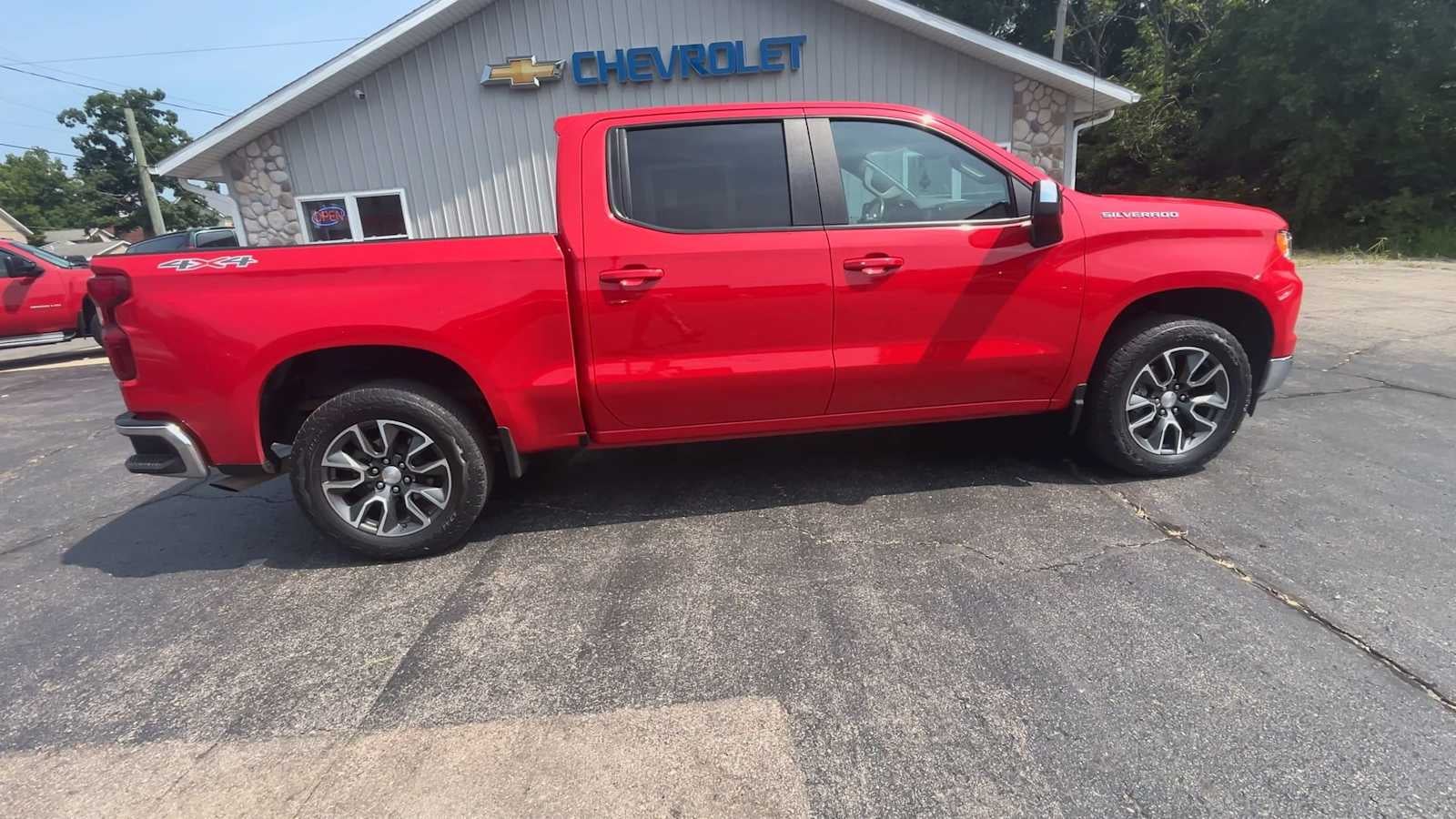 2022 Chevrolet Silverado 1500 LT (2FL)