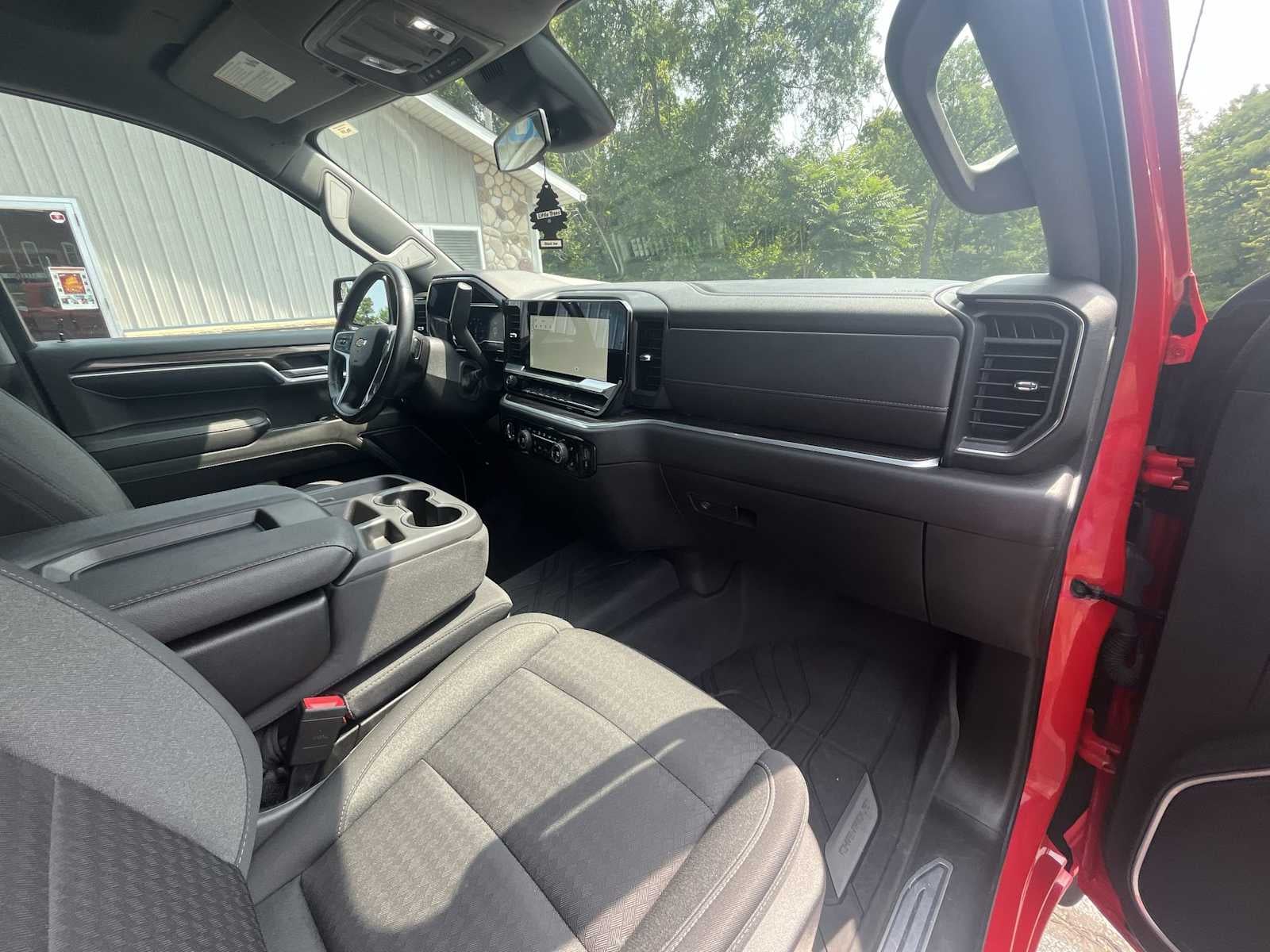 2022 Chevrolet Silverado 1500 LT (2FL)